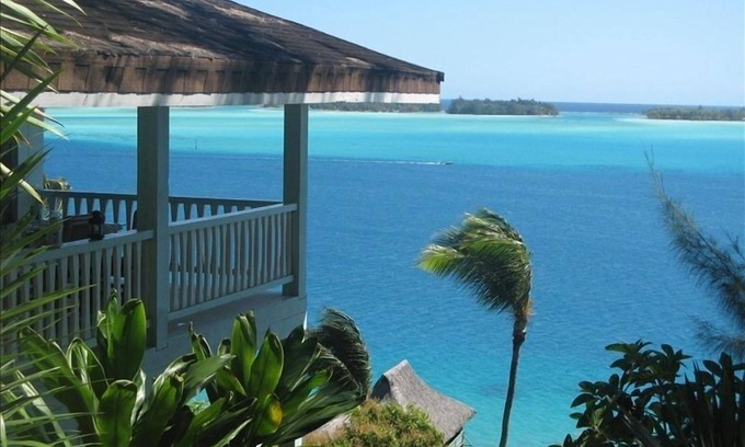 Bora Bora House | Splendid Villa Overlooking the Lagoon of Bora Bora. Honeymooners & Families
