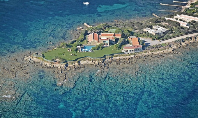 Stintino Villa | Splendid Villa pieds dans l'eau in a spectacular location by the sea
