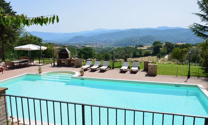 Baiano Villa | Spoleto Villa, antique country home with beach games