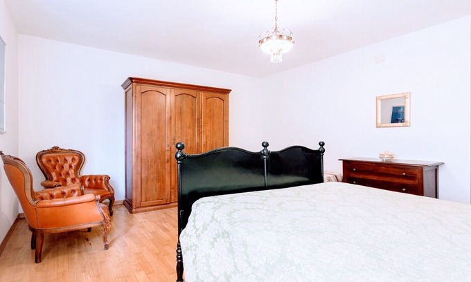 Spoleto Villa | SPOLETO Villa + Lodge, large pool with diving board, Rome 1 hr