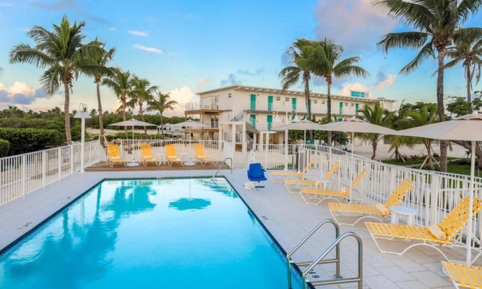 Islamorada Apartment | Sportfishing in Florida Keys! Elegant Villa w/Beach Access and Pool! Breakfast