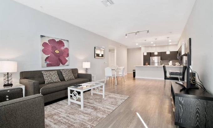 Menlo Park Apartment | Sports Lounge w/bar | Heated Pool & Spa | Redwood City Downtown