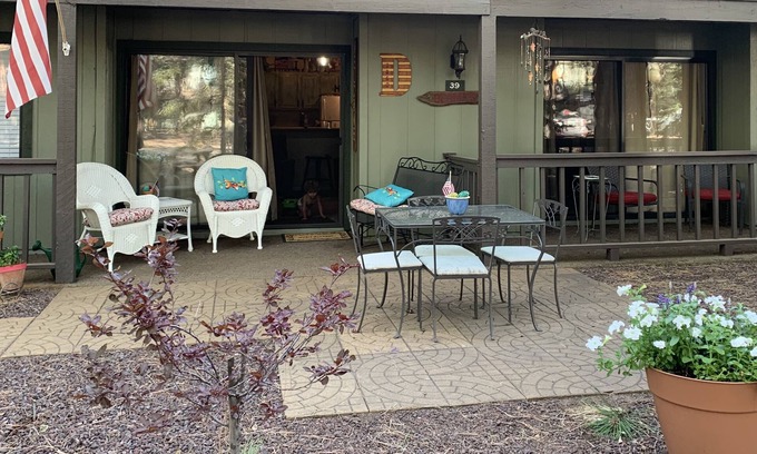 Pinetop Condo | Sports Village Lower Unit Comfy Mountain Retreat