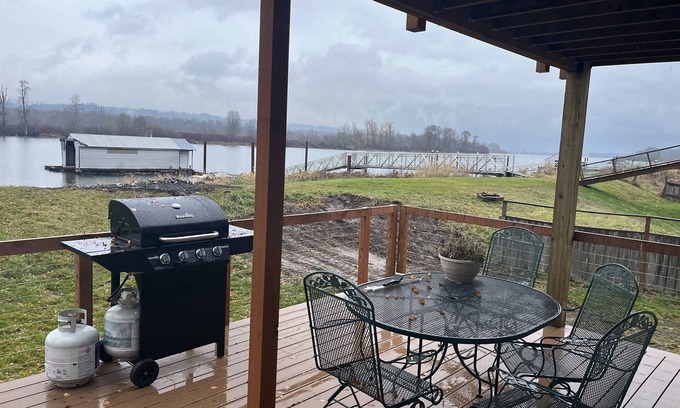 Clatskanie House | Sportsman Lookout - Columbia Riverfront/Dock