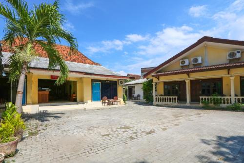 Situbondo Hotel | SPOT ON 2422 Hotel Moga Sari