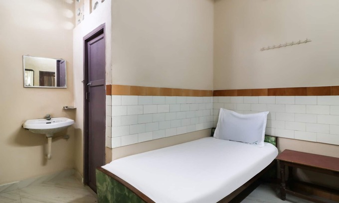 Central Chennai Hotel | SPOT ON 46343 Jayanthi Mansion