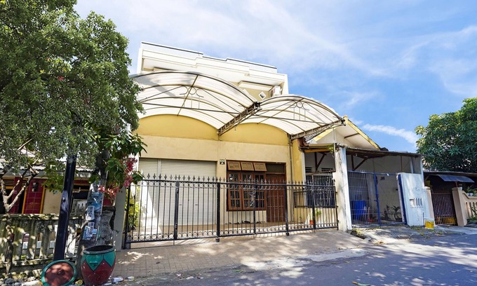 Siwalankerto Hotel | SPOT ON 91360 Swk 68 Syariah