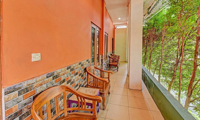 Cilacap Hotel | SPOT ON 91376 Hotel Bintang Flores