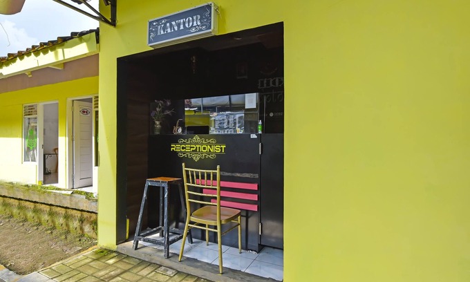 Cilacap Hotel | SPOT ON 91905 Hotel Cipto Arum