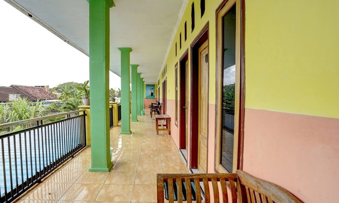 Banyuwangi Hotel | SPOT ON 92827 Anisah Adil Homestay SyariahNearsmart Kampung Desa Pakistaji