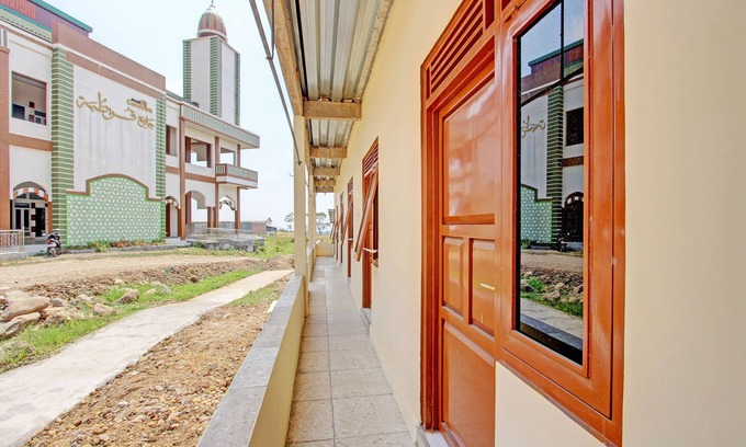 Tegal Hotel | SPOT ON 92930 Syifa Guest House Syariah