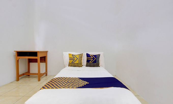 Purwokerto Hotel | SPOT ON 93988 Guest House Wijaya Syariah Near alun alun kota purwokerto