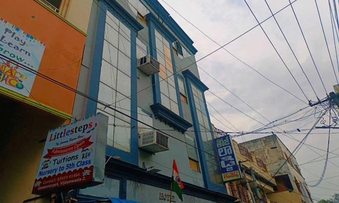 Vijayawada Hotel | SPOT ON Hotel Taj