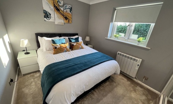 Stevenage House | Spotless Two-Bedroom Home with Garden and Parking