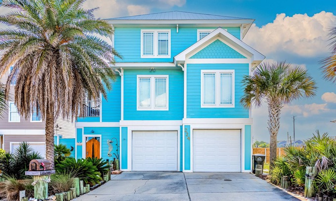 Ono Island House | Sprawling coastal home with water view, grill, terrace & AC - walk to Florabama