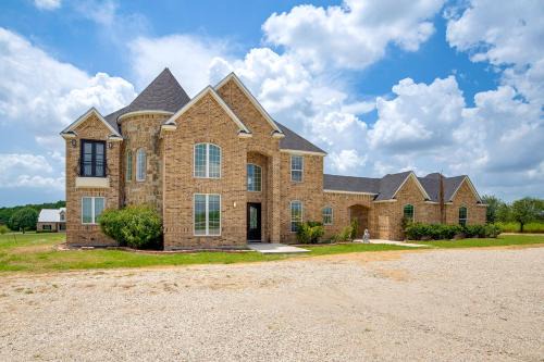 Weston House | Sprawling Countryside Home in Dallas Area