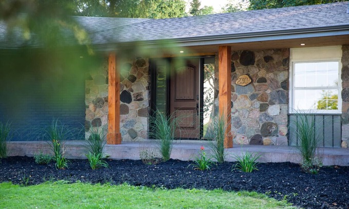 Louth House | Sprawling Estate in the Heart of Niagara's Wine Country