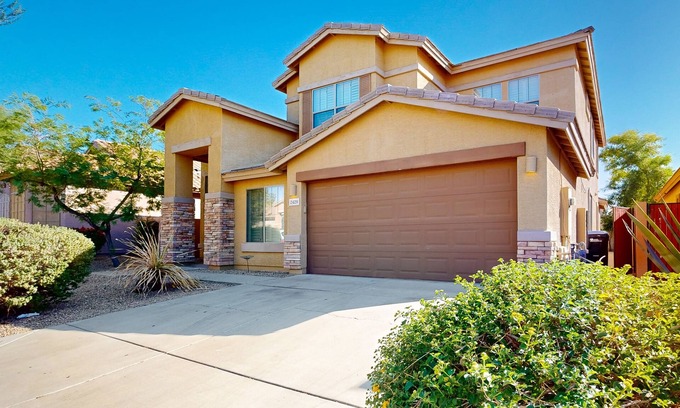 Carefree Crossing House | Sprawling home with an enclosed yard, open layout, fireplace, grill, & W/D