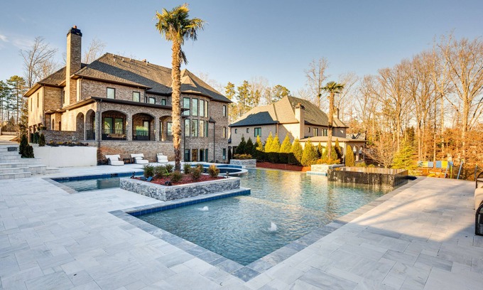 Suwanee House | Sprawling Suwanee Home: Theater, Pool, Hot Tub!