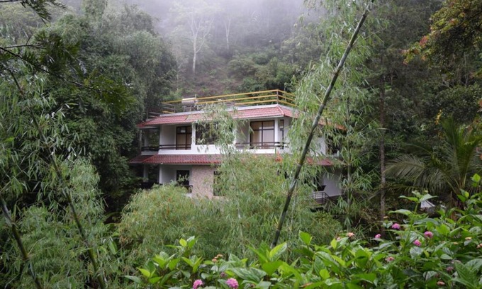 Pirmed House | Spring and Valley View