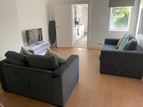 Portswood Apartment | Spring Crescent Apartments - 2 Bed with Garden & Parking, Sleep 6
