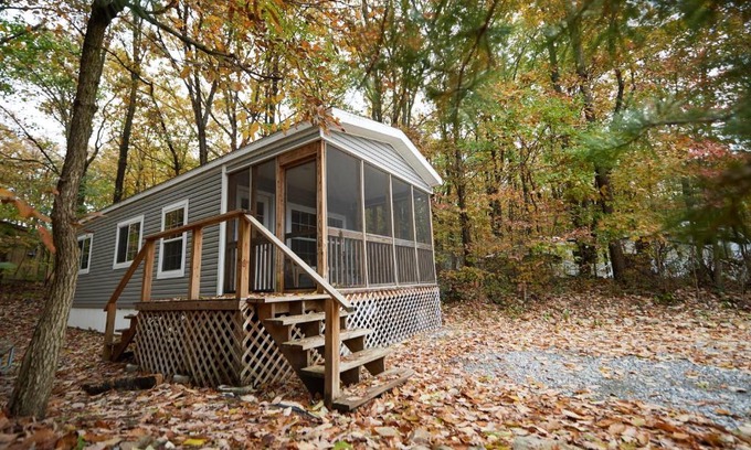 New Holland Resort | Spring Gulch Screened Park Model 7