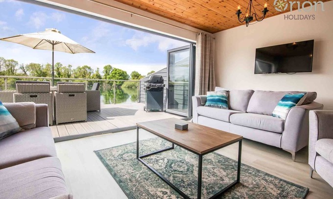 South Cerney House | Spring Lake 43, Jesse-Belle (P)