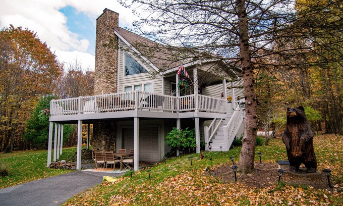 Swanton House | Spring Sale! Near Wisp! Hot tub & Fire pit! Walk to the lake! Great Location!