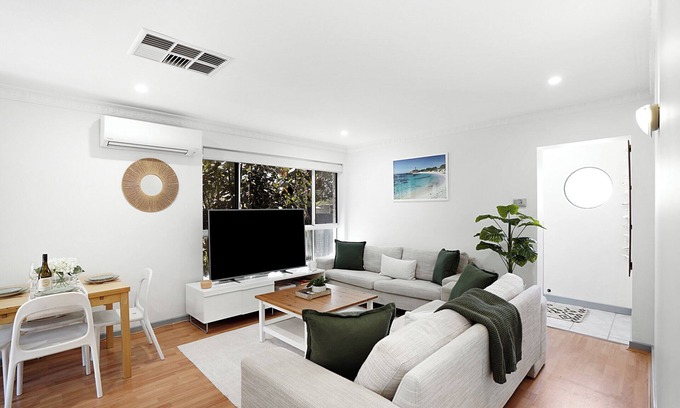 Scarborough Apartment | *Spring Special *Easy Dayze: Steps to Sand, Shops & Sips