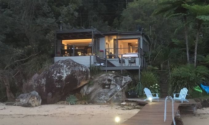 Bar Point Cottage | spring specials .ALLAWAH. fireside living HAWKESBURY RIVER spectacular views
