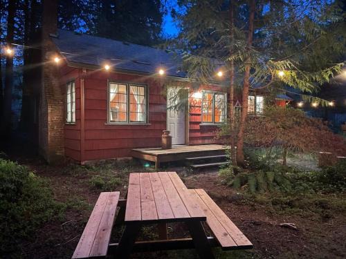 Mount Hood Village House | Springbrook · Cozy 2BR Mt. Hood Cabin, Fireplace & Retro Kitchen