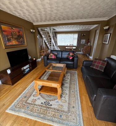 Newport Ski Chalet | Springfield oaks cottage