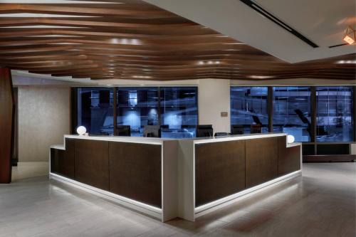 Downtown Chicago Hotel | SpringHill Suites Chicago Downtown/River North