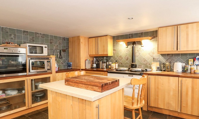 Murthly Cottage | SPRINGWELLS, pet friendly, character holiday cottage in Dunkeld