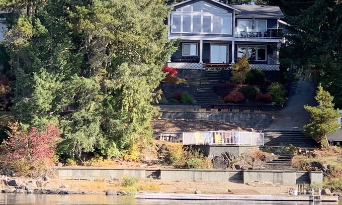 Port Alberni House | Sproat Lake Waterfront House, Sleeps 11