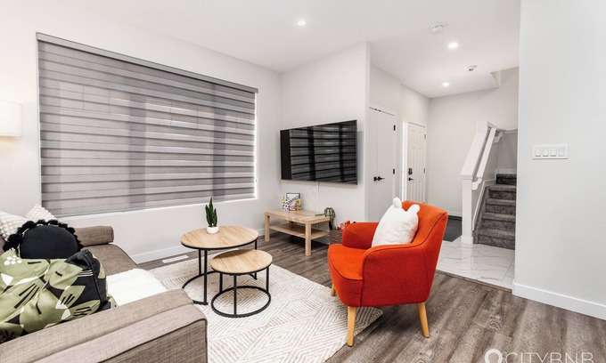 North Central Edmonton House | Spruce Ave - Parking - Sleeps 4nn