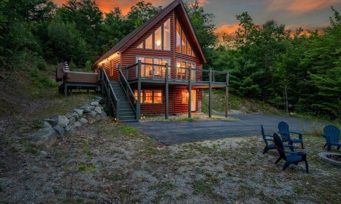 Bethel Ski Chalet | Spruce Peak Chalet! HotTub! Dogs Ok! Firepit! A/C!