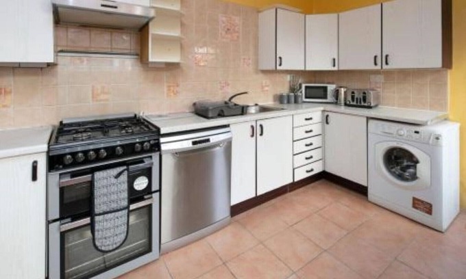 Birmingham Villa | SPS Homes. Spacious and cosy house close to city centre