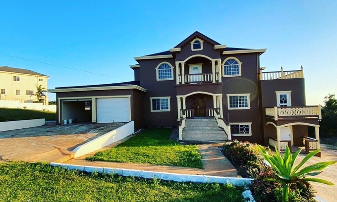 Mandeville Apartment | Spur tree Home Away Villa's #2