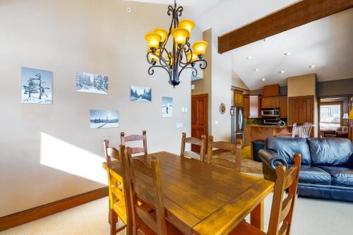 Big White Ski Resort House | Spyglass 4C
