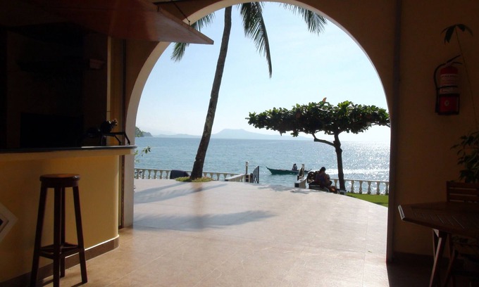 Puerto Galera Apartment | Squares Cafe and Apartments