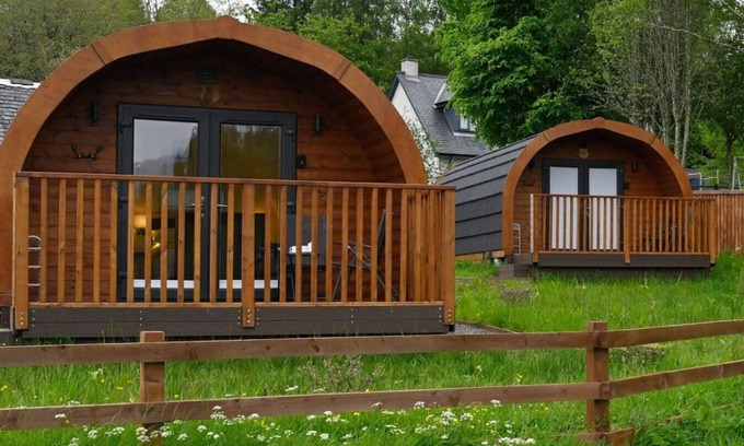Roybridge Cabin | Squirrel Lodge near Roy Bridge