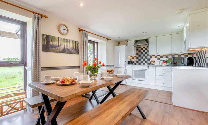 Stibb House | Squirrels Hollow - Three Bedroom House, Sleeps 6