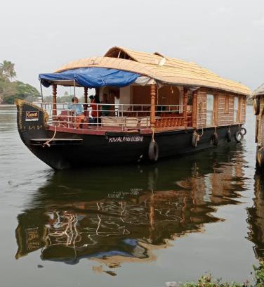 Kumarakom Boat Rental | Sreekrishna Houseboat - VACCINATED STAFF