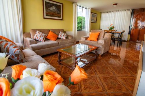 Jose Luis Bustamante y Rivero Apartment | SSAMANA MARÍA APARTMENT 201