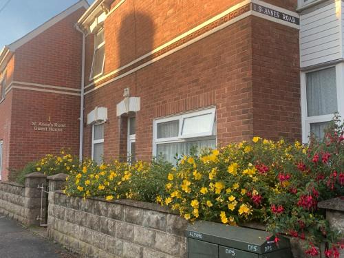 Exeter House | St Anne's Road Guest House
