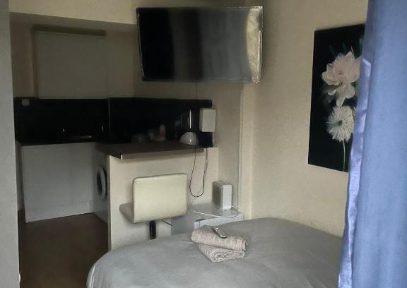 Thamesmead East House | St ANTHONY PRIVATE ROOM