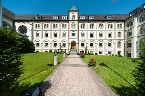 Huenfeld House | St. Bonifatiuskloster - Geistliches Zentrum