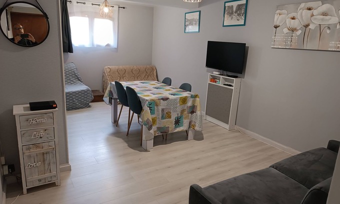 Les Lecques Apartment | ST CYR/MER, 1-room apartment on the ground floor/31m2 near the beach 1 to 5 p?