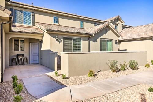 Sienna Hills House | St George Area Townhome with Patio and Pool Access